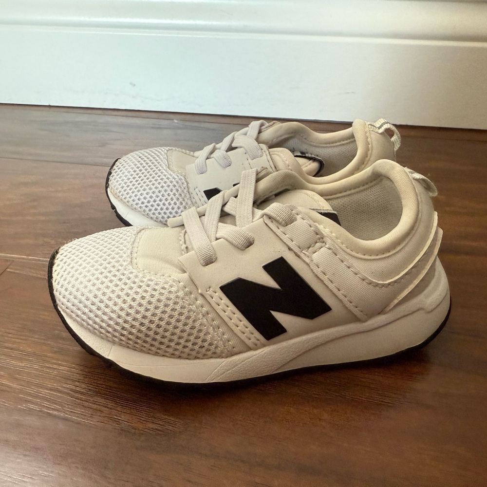 New Balance Kids 247 ' White and Black Sneakers-Size 7 - Picture 2 of 13